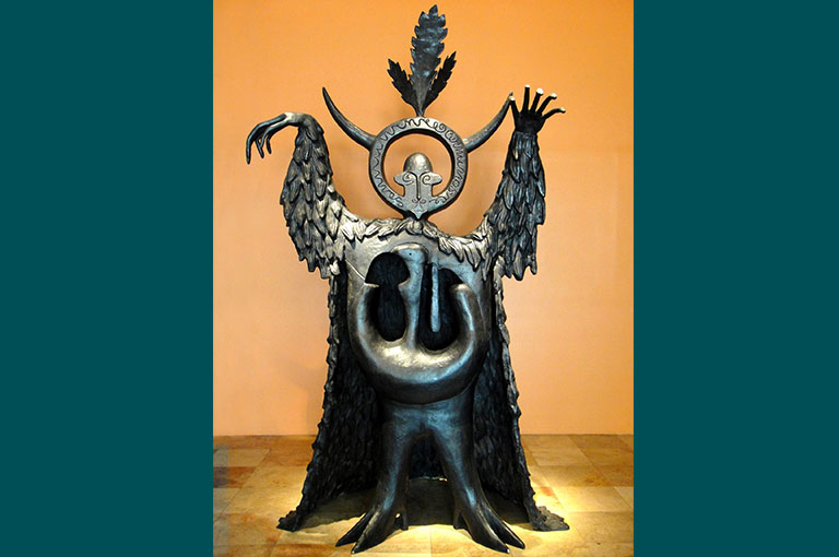 Leonora Carrington, La madre de los lobos, 2007, bronce.